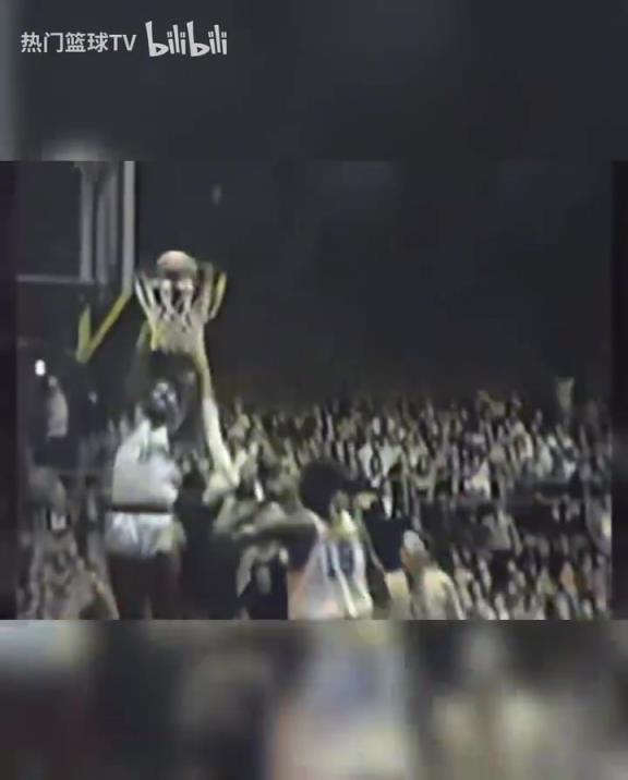 這是怪物嗎？張伯倫高中時期是怎么打球的？校園里的明星！