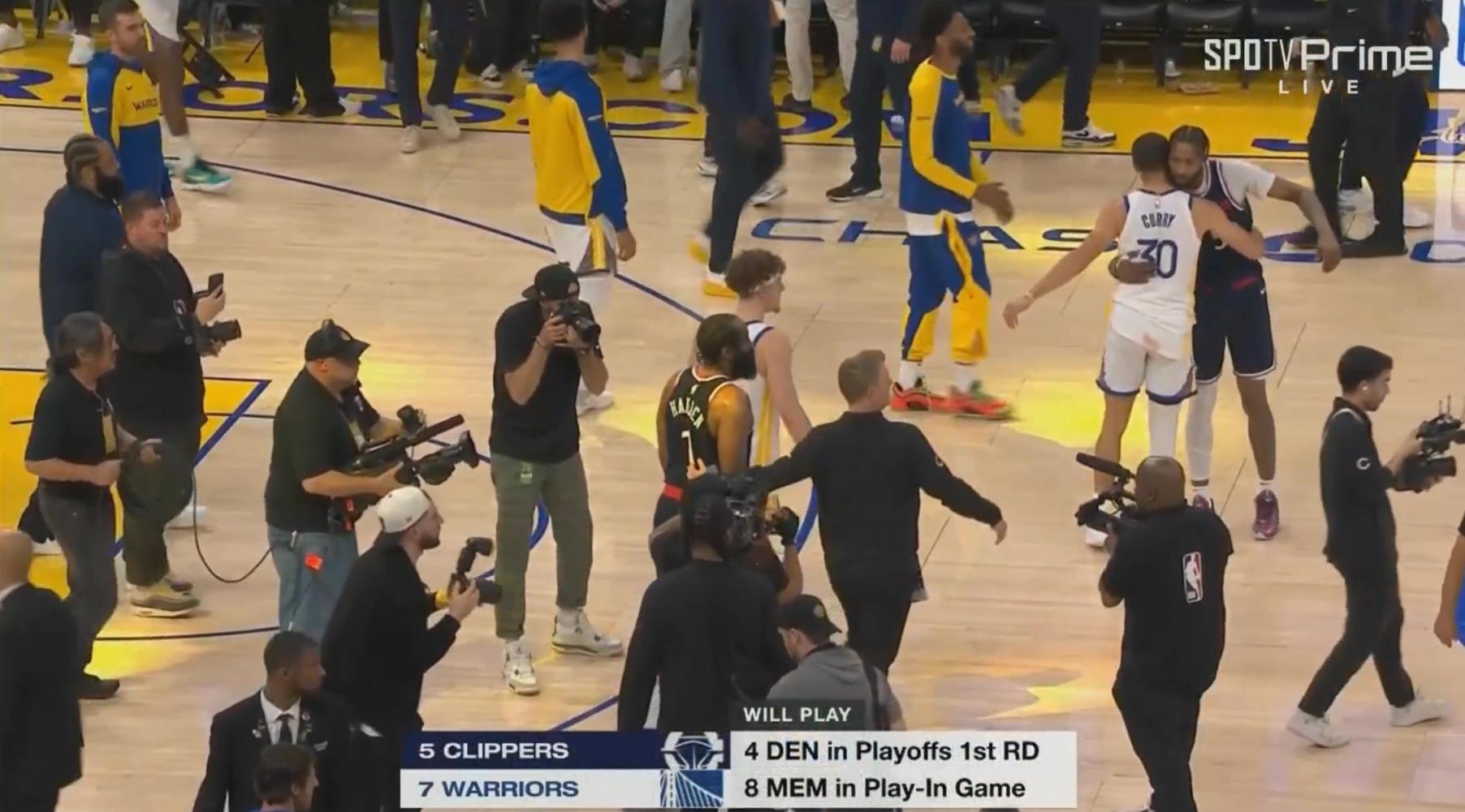 加時(shí)賽12分無解表現(xiàn)率隊(duì)獲勝！哈登賽后臉上笑容藏不住呀