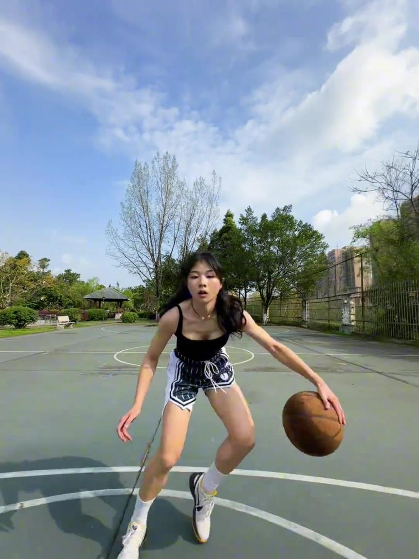 看著有點(diǎn)實(shí)力，敢背打我不？